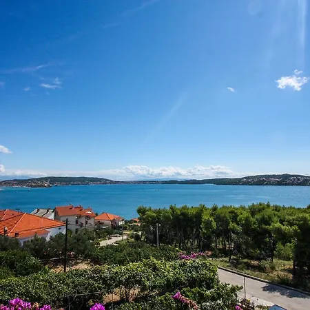 Artemisia 1 * Trogir