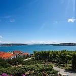 Artemisia 1 * Trogir