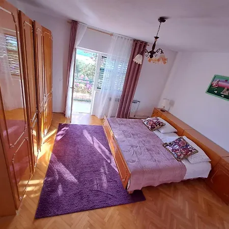 Apartment Artemisia 1 *
