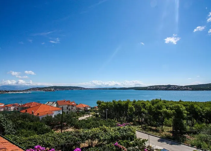 Artemisia 1 * Trogir